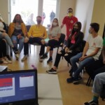 Junge Freiwillige des Roten Kreuzes Targoviste bei einer Schulung im Herbst 2020